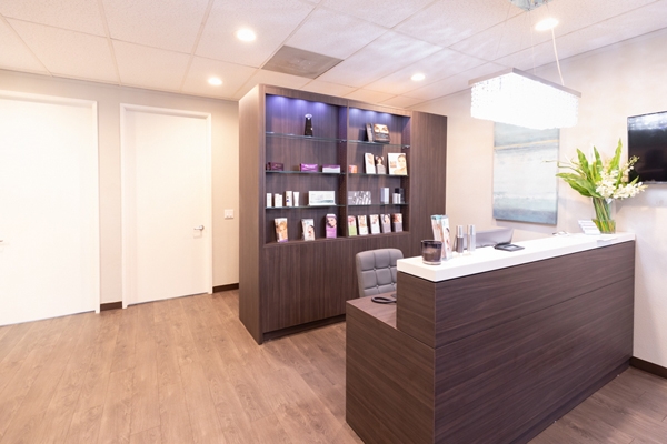 Pure Beauty Medical Spa, Newport Beach - 92660, California, Estados Unidos